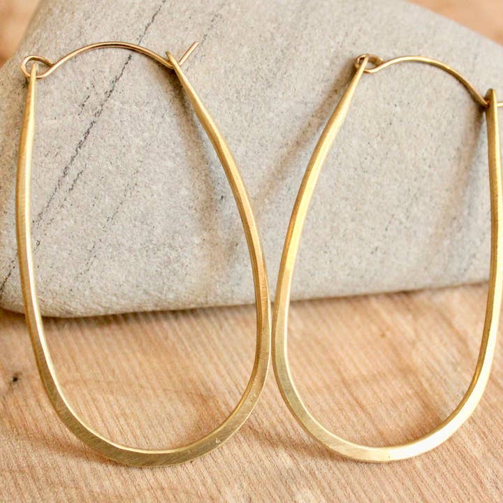 Boucles d'oreilles légères en forme de larme pour la vente par Morgen Barrett Designs