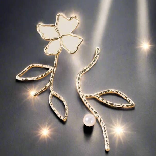 Asymmetrische Legierung Blume Ohrringe übertriebene Ohrstecker für den Großhandel von WoodWristCo