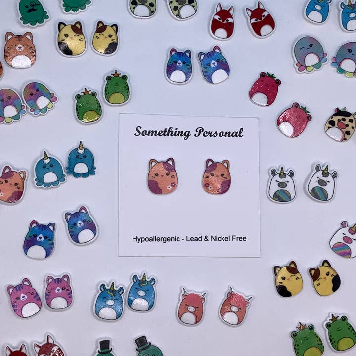 Orecchini assortiti Squishmallow per la vendita all'ingrosso da parte di Something Personal