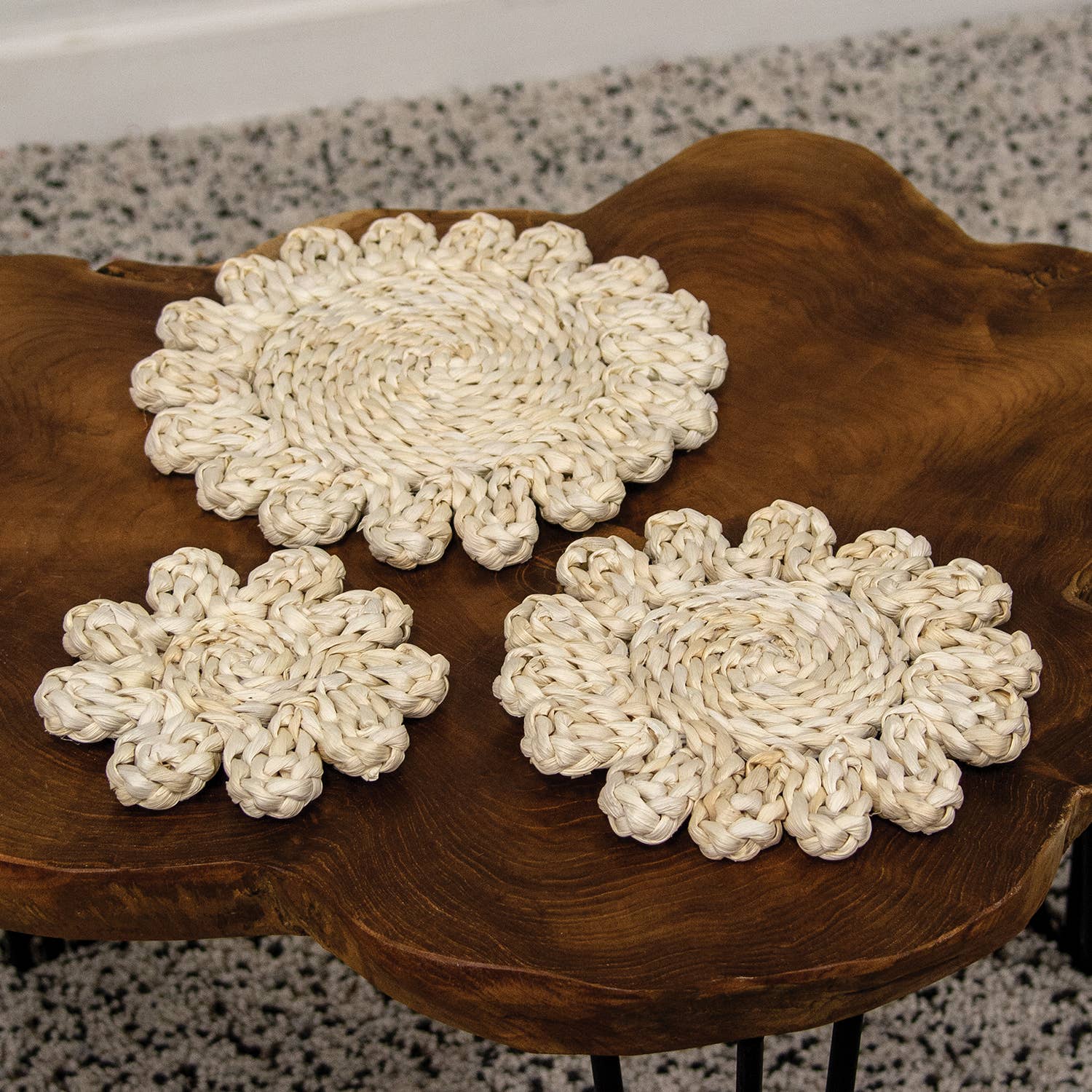 Col House Designs - Vente Bougeoirs - Napperon en forme de fleur en feuilles de maïs, taille moyenne3