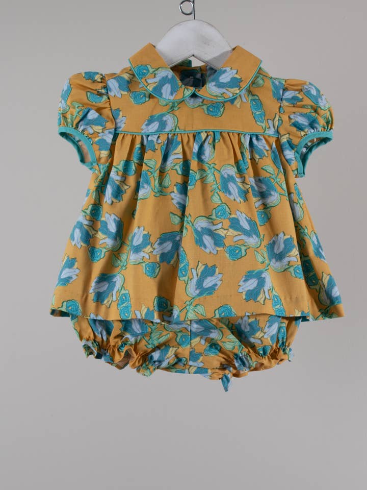 Ensemble Autumn Blooms Mila pour la vente par Charming Little Ones
