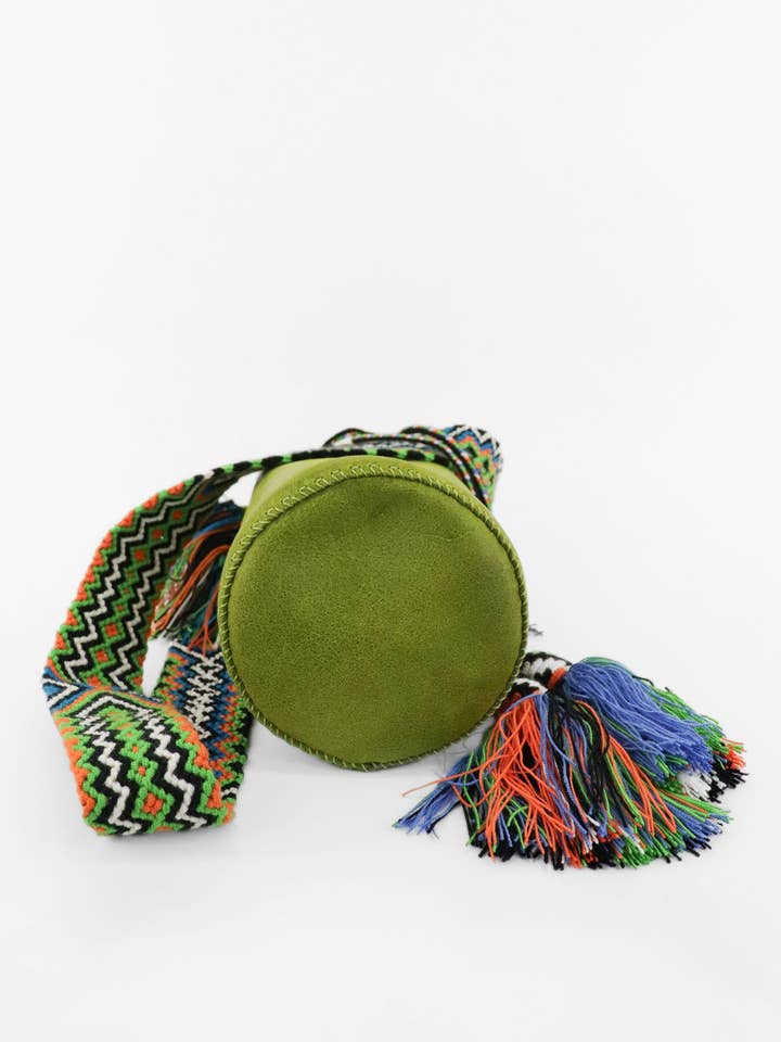 APÜNÜ BUCKET BAG KLEIN / APPELGROEN - ORANJE #120021 voor wholesale door Joaquina Cayetana