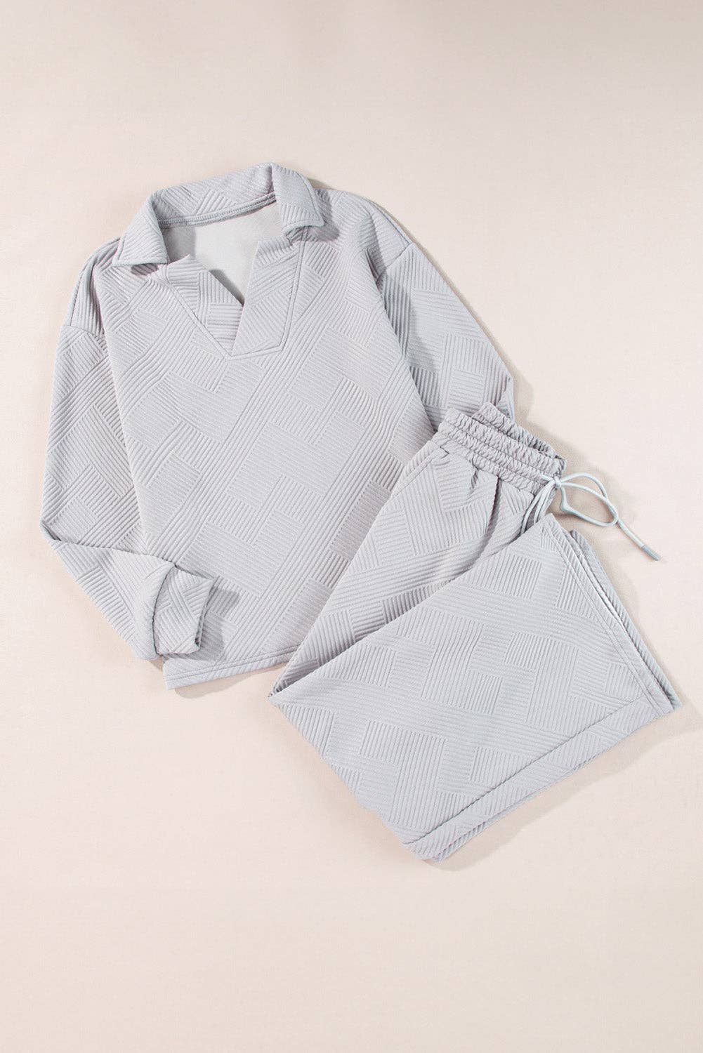 Lovesoft – Großhandel Loungewear-Set – Damen – Set aus festem, strukturiertem Top mit V-Ausschnitt und Hose mit weitem Beinausschnitt3