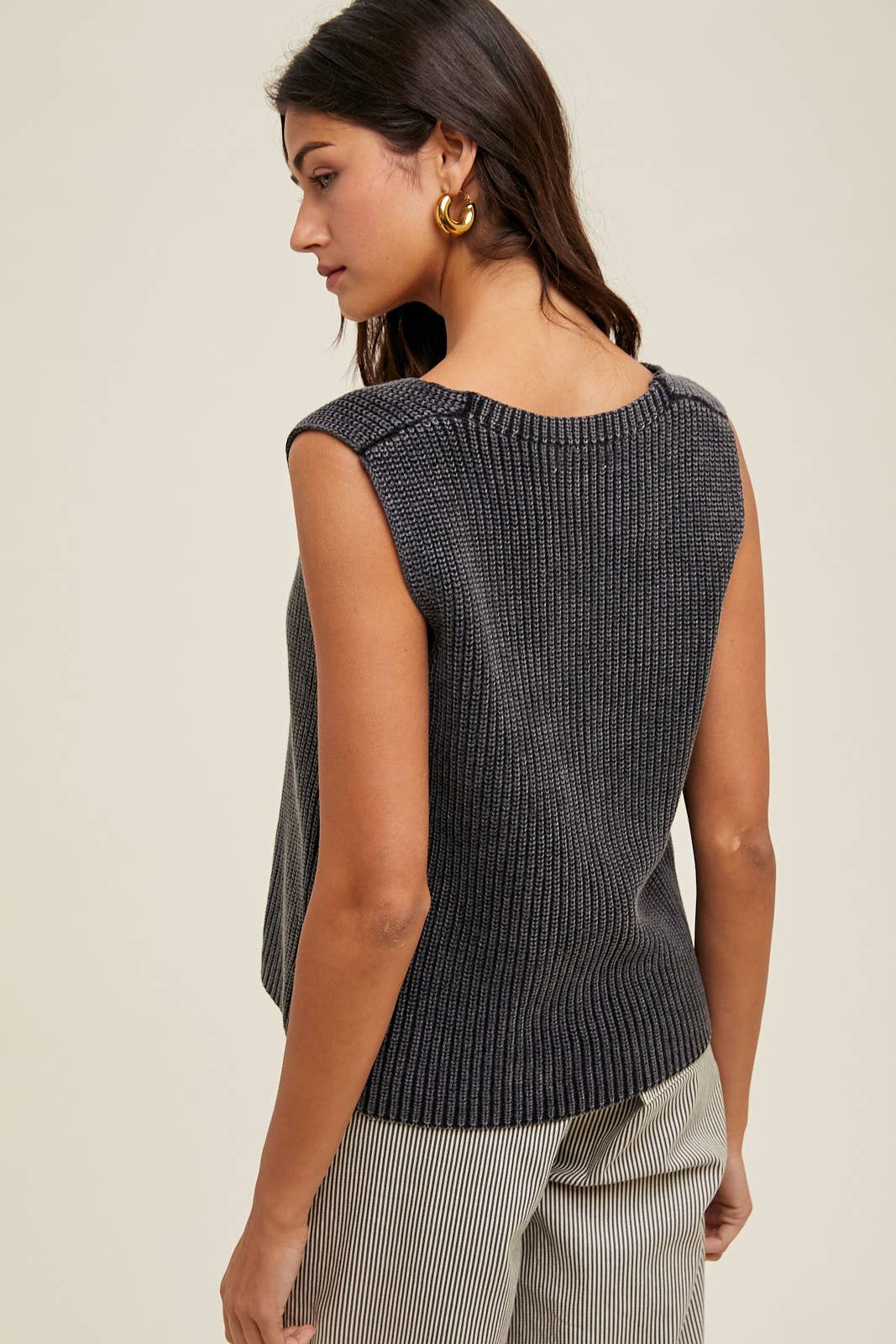 CHARCOAL BUTTON-UP SWEATER VEST / WL25-10691 for wholesale on Faire3