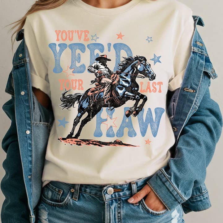 Kvinder Cowboy Grafisk Print Kortærmet Løs Top for engroshandel hos Amused by Blue