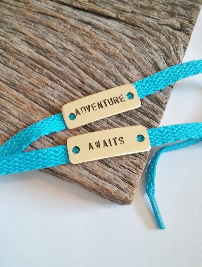 C & T Custom Lures – Großhandel Schuhzubehör – Unisex – Abenteuer erwartet athletische Schuhmarken1