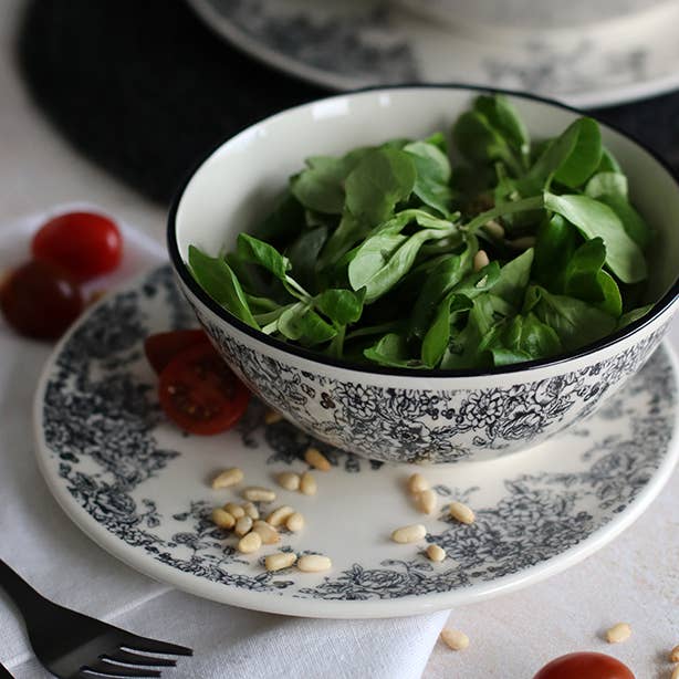 Novastyl - Wholesale Dinner Plate - Floral dessert plate
19.5cm in decorated black stoneware2