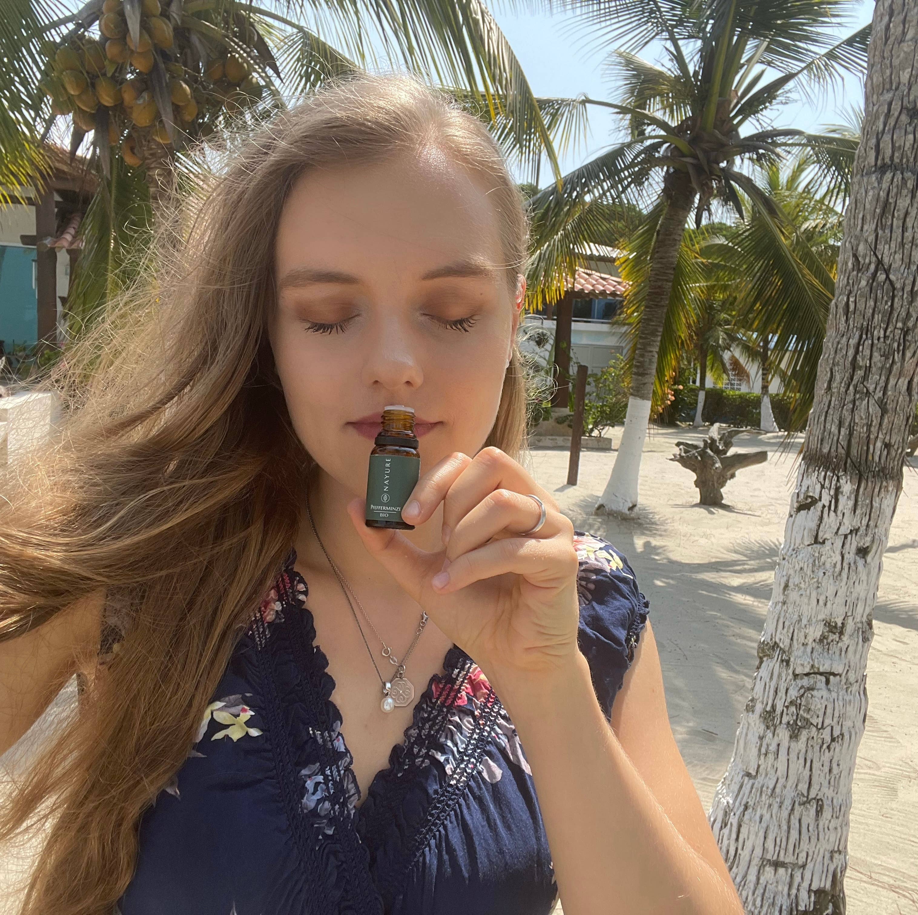 Nayure - Wholesale Essential Oil - Peppermint Essential Oil Organic2