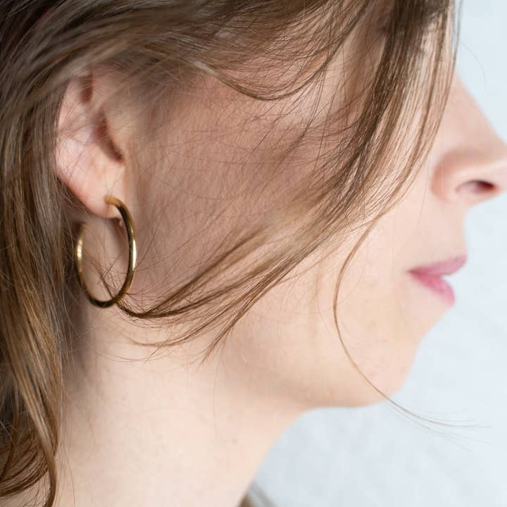 Sara per la vendita all'ingrosso da parte di Megan Collins Jewellery