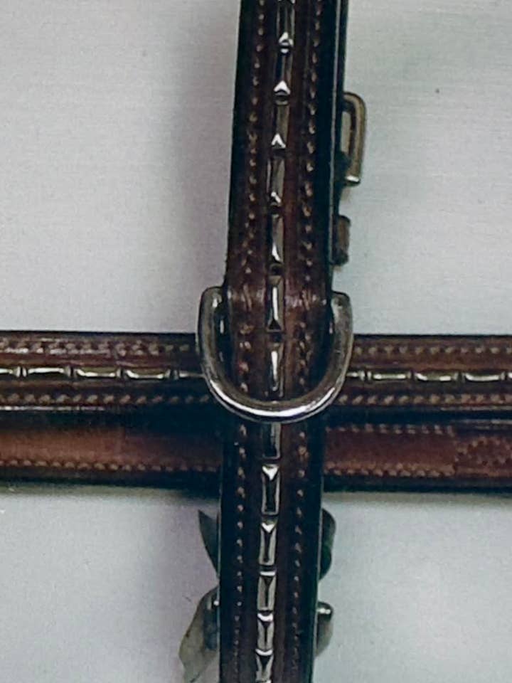 Coffret cadeau combiné collier et laisse en cuir The Princess de qualité supérieure pour la vente par Made in Love Doggy Couture and Therapy Products