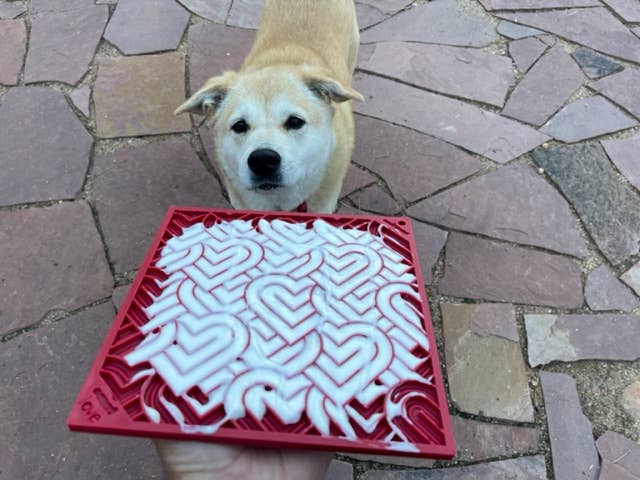 SodaPup Dog Toys – wholesale Pet food mat – Dog – Heart Design Valentine Enrichment Lick Mat7