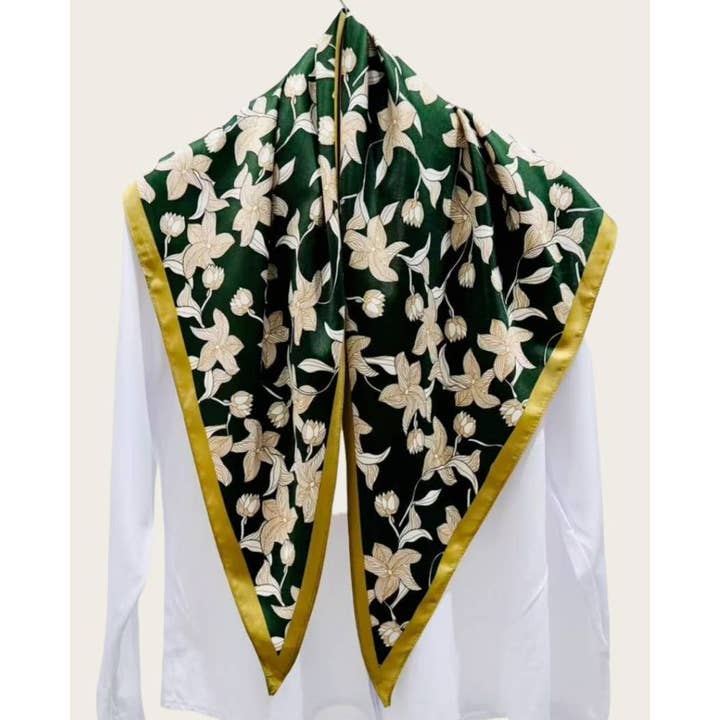 JC Sunny Fashion – wholesale Scarf – Women's – JC023328T Printed Triangle Scarf – Bandana Style Wrap / Shawl3