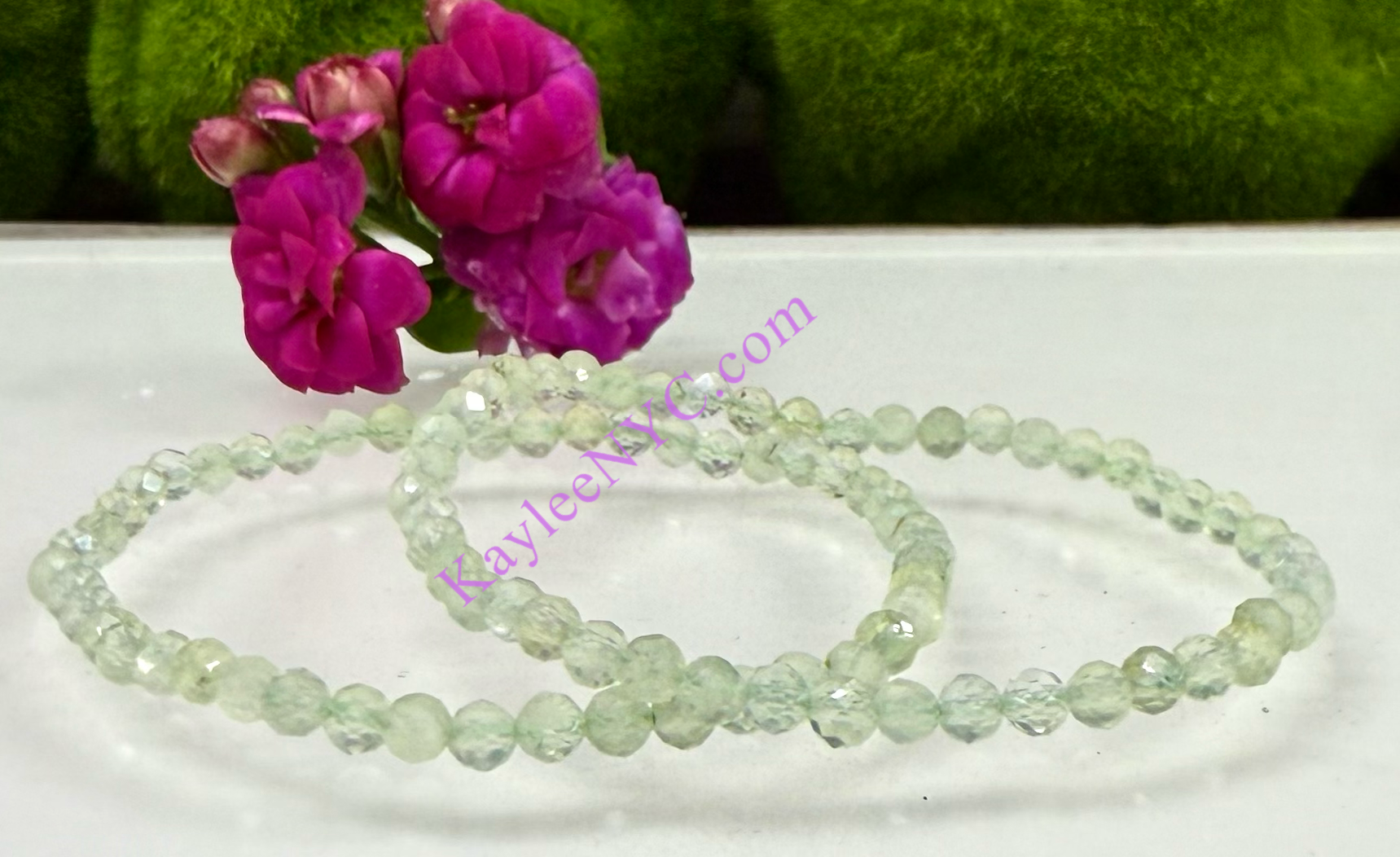 KayleeNYC – Großhandel Perlenarmband – Naturarmband aus facettierten Prehnit-Kristallen, 4 mm, 19 cm dehnbar4