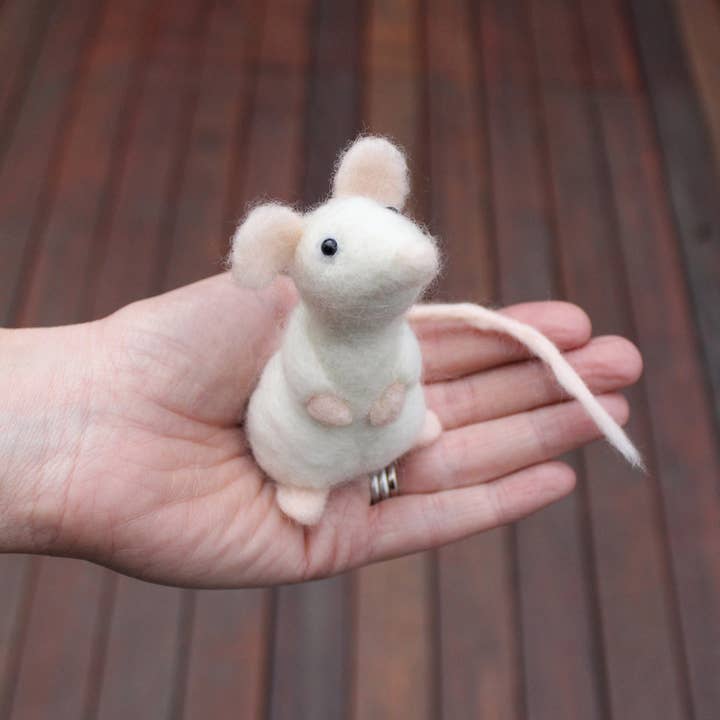 Bergin & Bath – wholesale Craft sewing kit – Needle Felting Kit - Mouse - Learn To Make TWO Cute Mice8