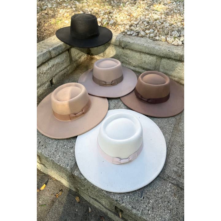 Chapeau de plaisancier à large bord en faux feutre pour la vente par Queens INC