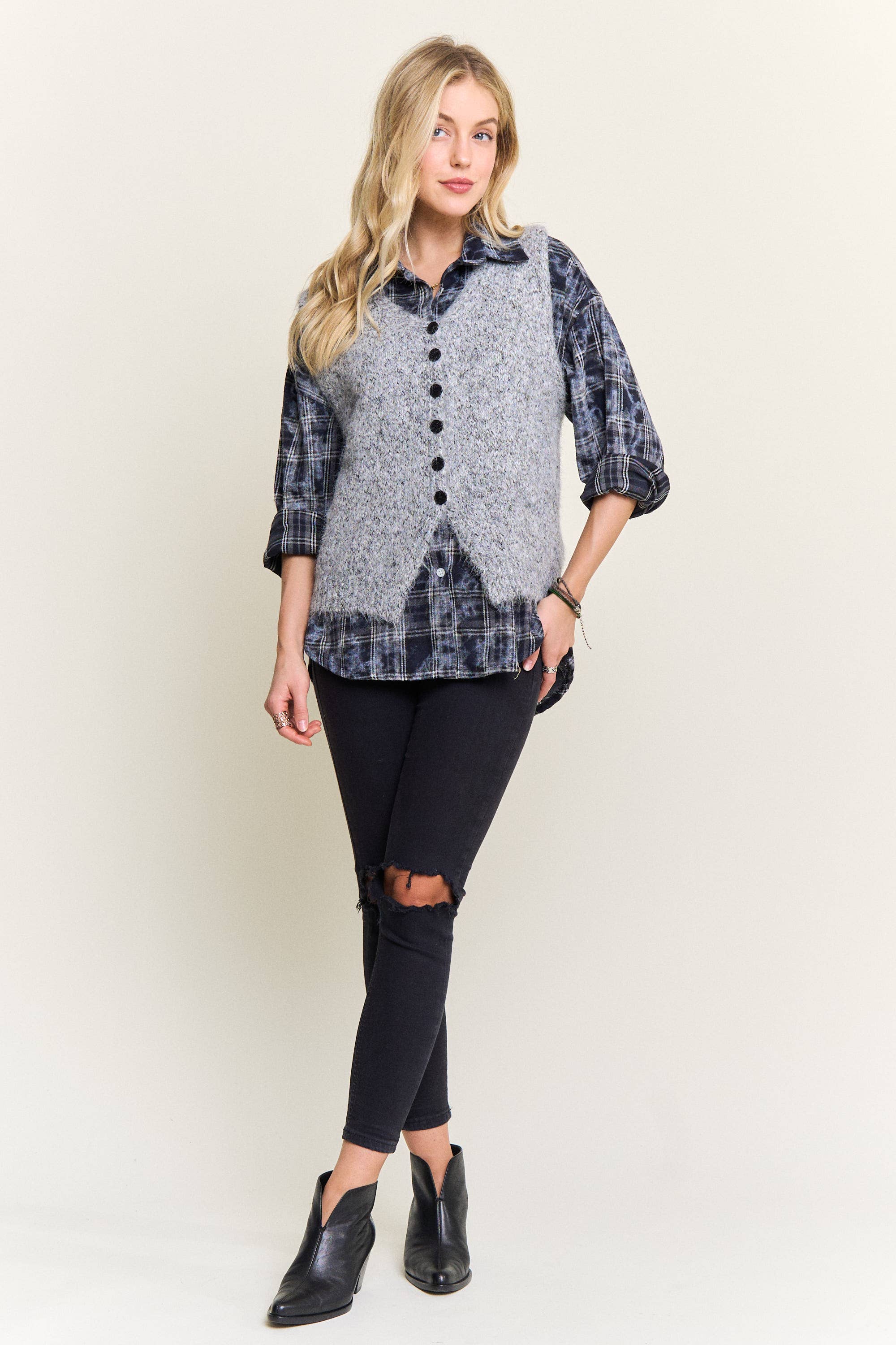 ADORA LA - Wholesale Outerwear Vest - Women's - CESW4158-BUTTON-UP FUZZY KNIT SWEATER VEST3