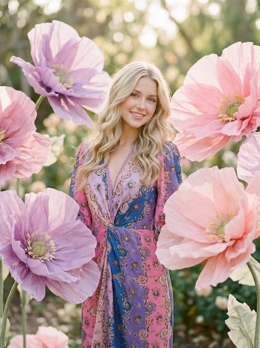 Robe Midi Imprimée Queen Wrap pour la vente par Sandhya Garg