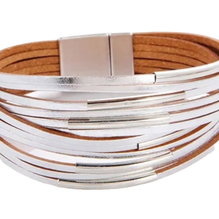 Bracelet torsadé en argent avec longues perles en argent pour la vente par One of a Kind Club