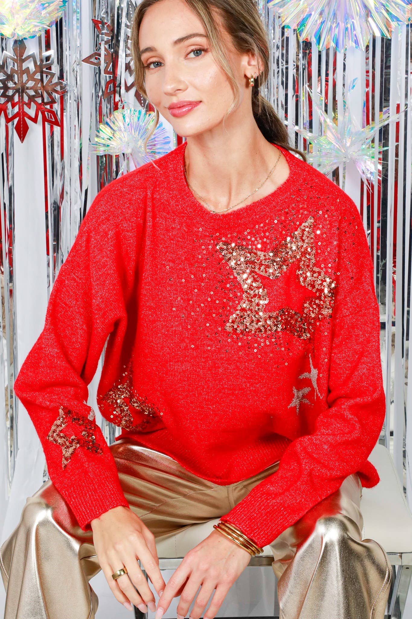 Vine & Love – Engroshandel Pullover - Dame – Strikket sweater med rund hals og stjerne palietdetail VT820157