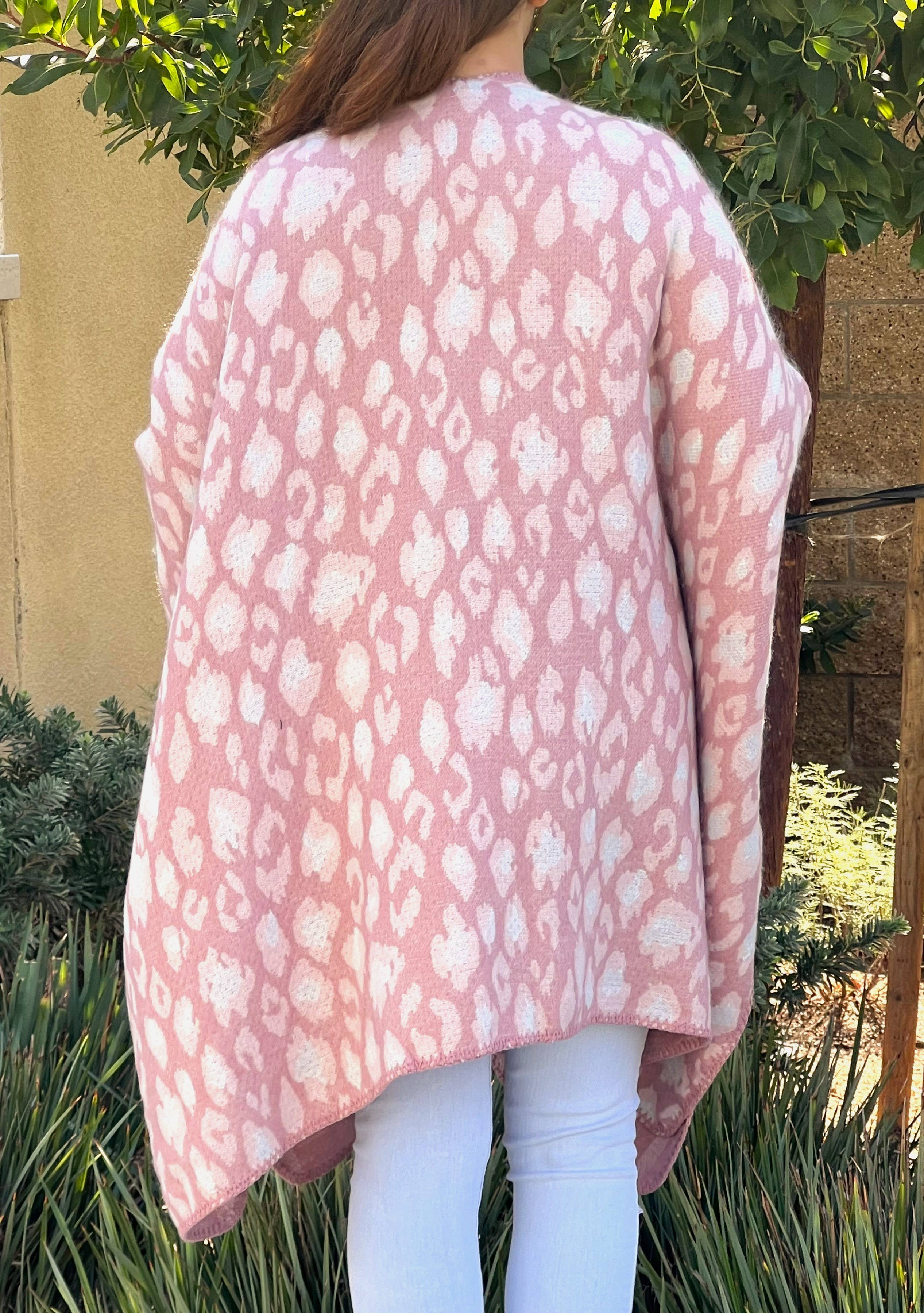 Justin & Taylor - Wholesale Kimono - Women's - The Wild Card | Leopard Print and Lined Double-Sided Kimono10