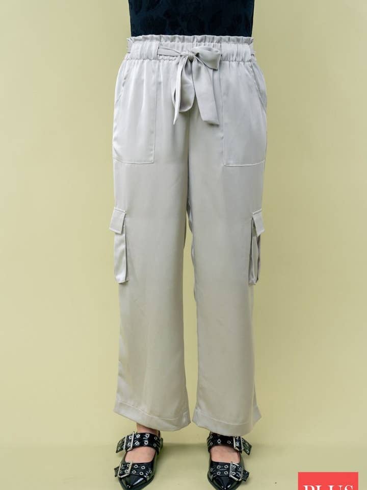 HØJTALJEDE ENSFARVEDE VÆVEDE CARGOBUKSER I PLUSSTØRRELSE for engroshandel hos Stylish Wholesale