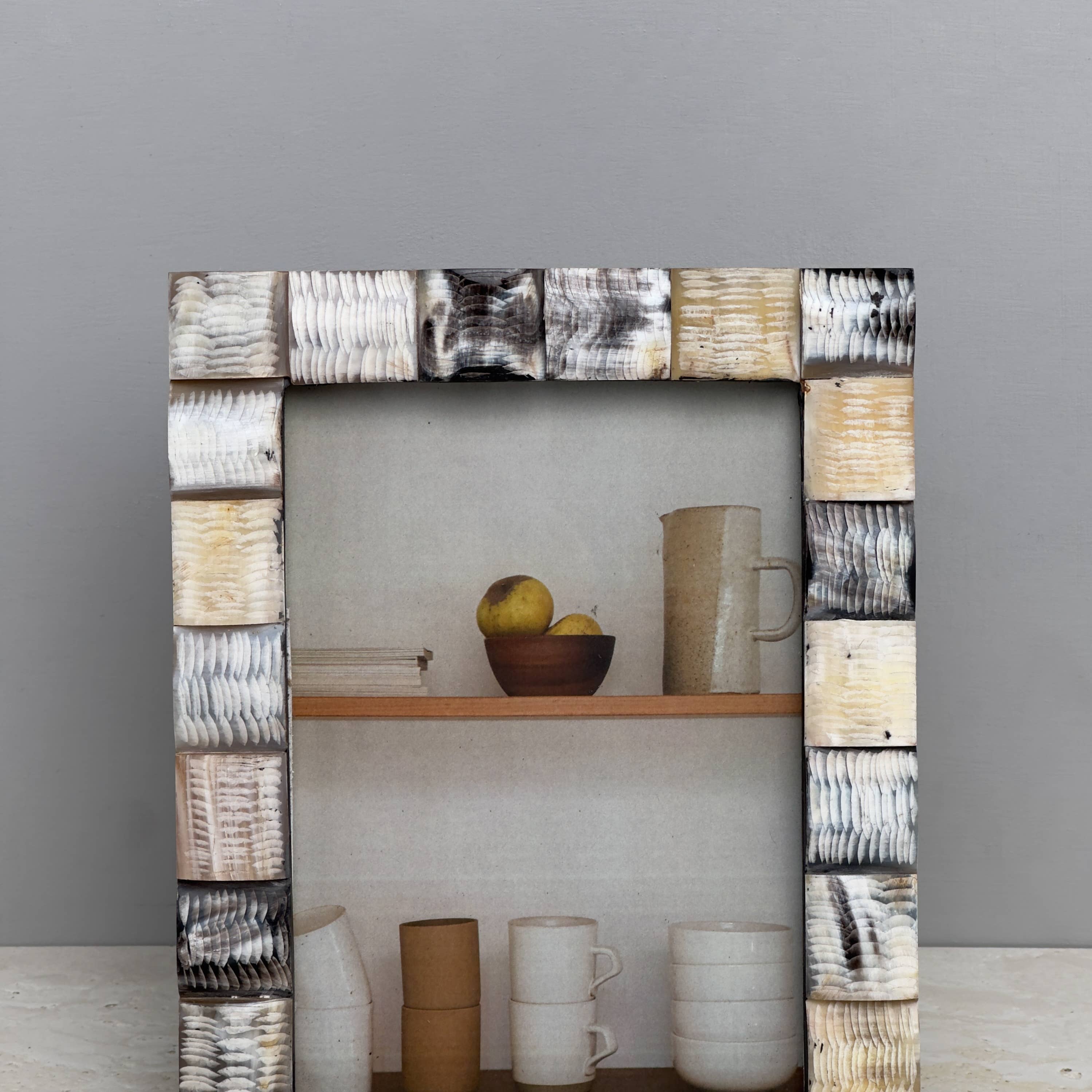 India Handicrafts Inc - Wholesale Picture Frame - White Fish Horn Blocks Photo Frame 4x6
2