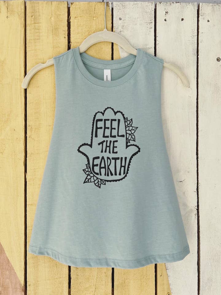 Regata feminina recortada com costas nadador Feel the Earth, blusa boho. por atacado de Hippie Baby Co