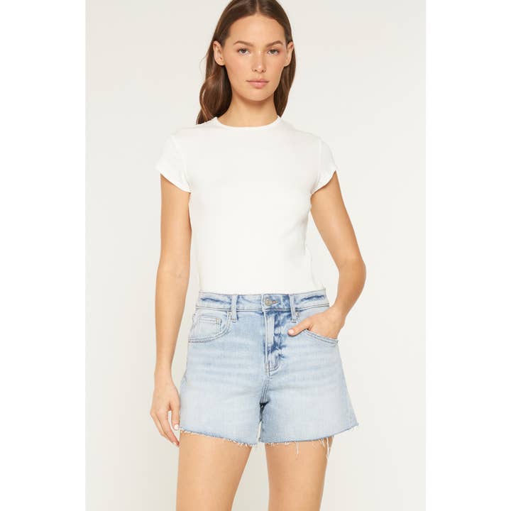 PANTALONCINI SUPER ALTI CON ORLO GREZZO per la vendita all'ingrosso da parte di Mica Denim