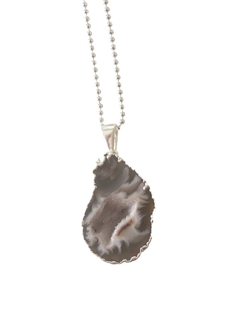 Crystal and Sage – wholesale Pendant/charm necklace – Agate Geode Necklace2