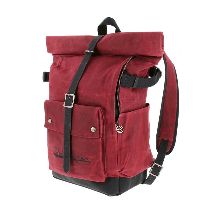 VW Vintage Gewaxte Katoenen & Leren Rolltop Rugzak - RD/BK voor wholesale door VW Collection by BRISA