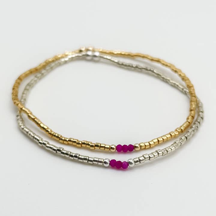Ruby Armband - Juli Birthstone - Trippel Ädelsten för wholesale av Au Fait Co
