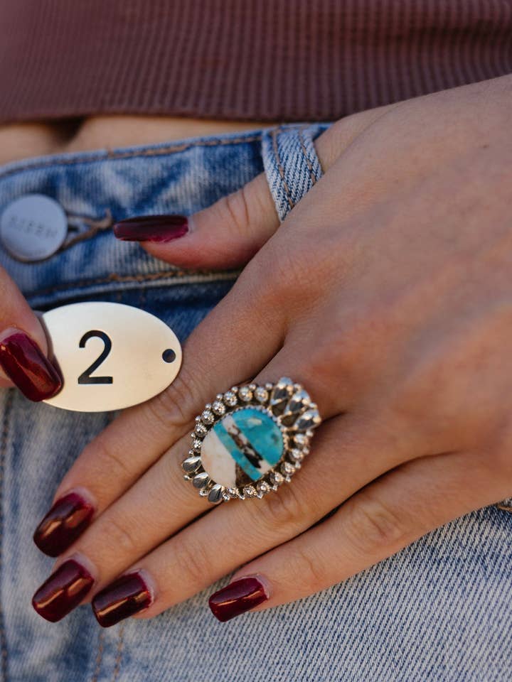 Contes des anneaux de dalles de pierre pour la vente par Krush Kandy