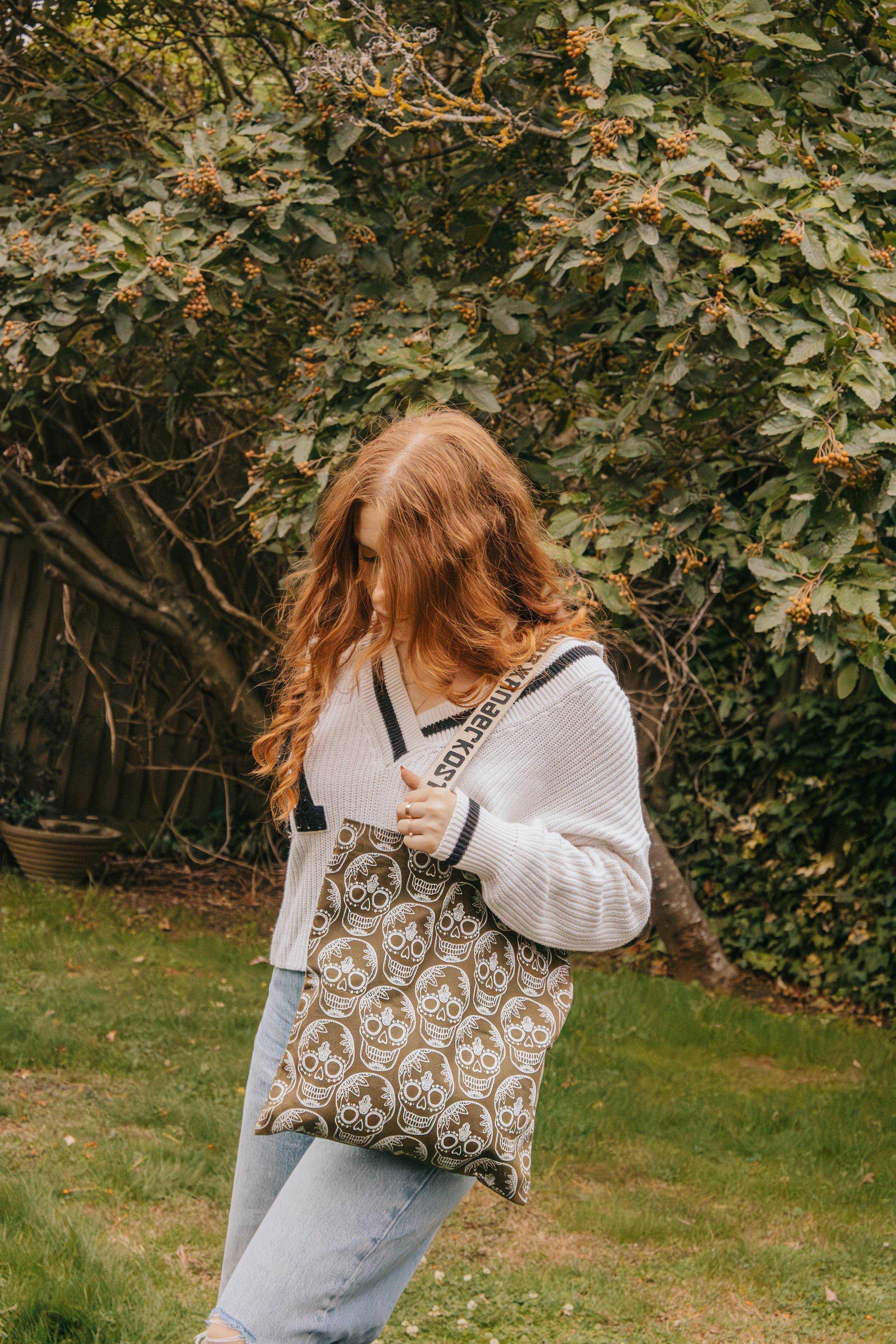 Xander Kostroma - Venta al por mayor Bolsa de asa- Mujer - Bolsa de mano con forma de calavera verde oliva quemada de Xander Kostroma2