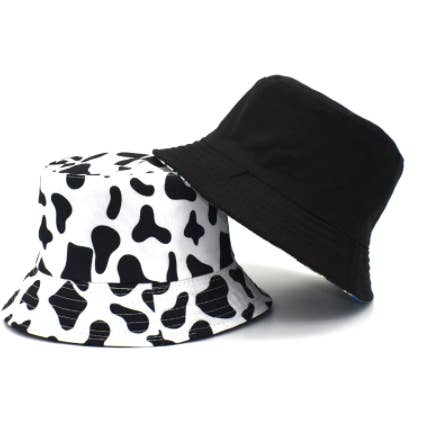 Chapeau Bob à Imprimé Vache – Style Printanier Léger, Amusant et Ludique pour la vente par Rainbow Unicorn Birthday Surprise