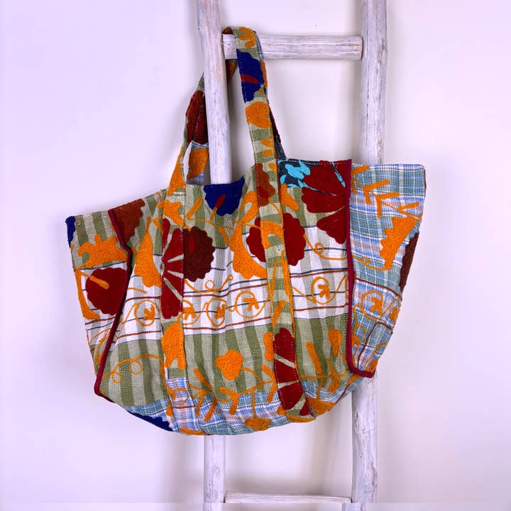 Toteväska Ibiza vintage Suzani-broderad, i klara färger #8 för wholesale av Maison Lilo