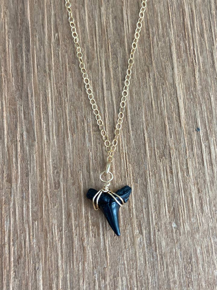 Collar de dientes de tiburón seleccionado a mano (negro) para venta al por mayor de Bella Mack Jewelry