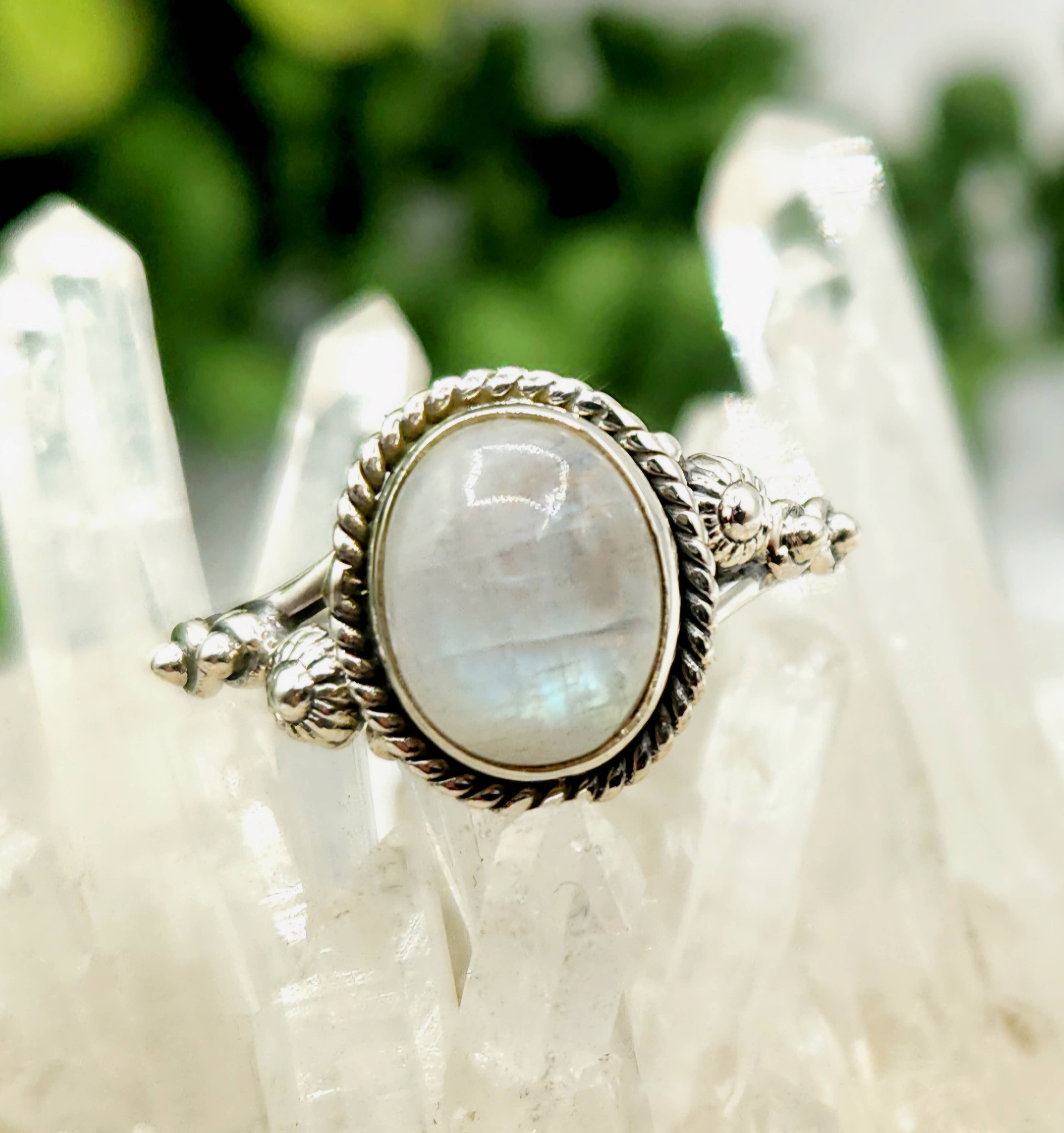 Meraki Gemstones - Venta al por mayor Anillos grandes/de cóctel - Anillo de plata de ley (925) con piedra preciosa de piedra lunar arcoíris