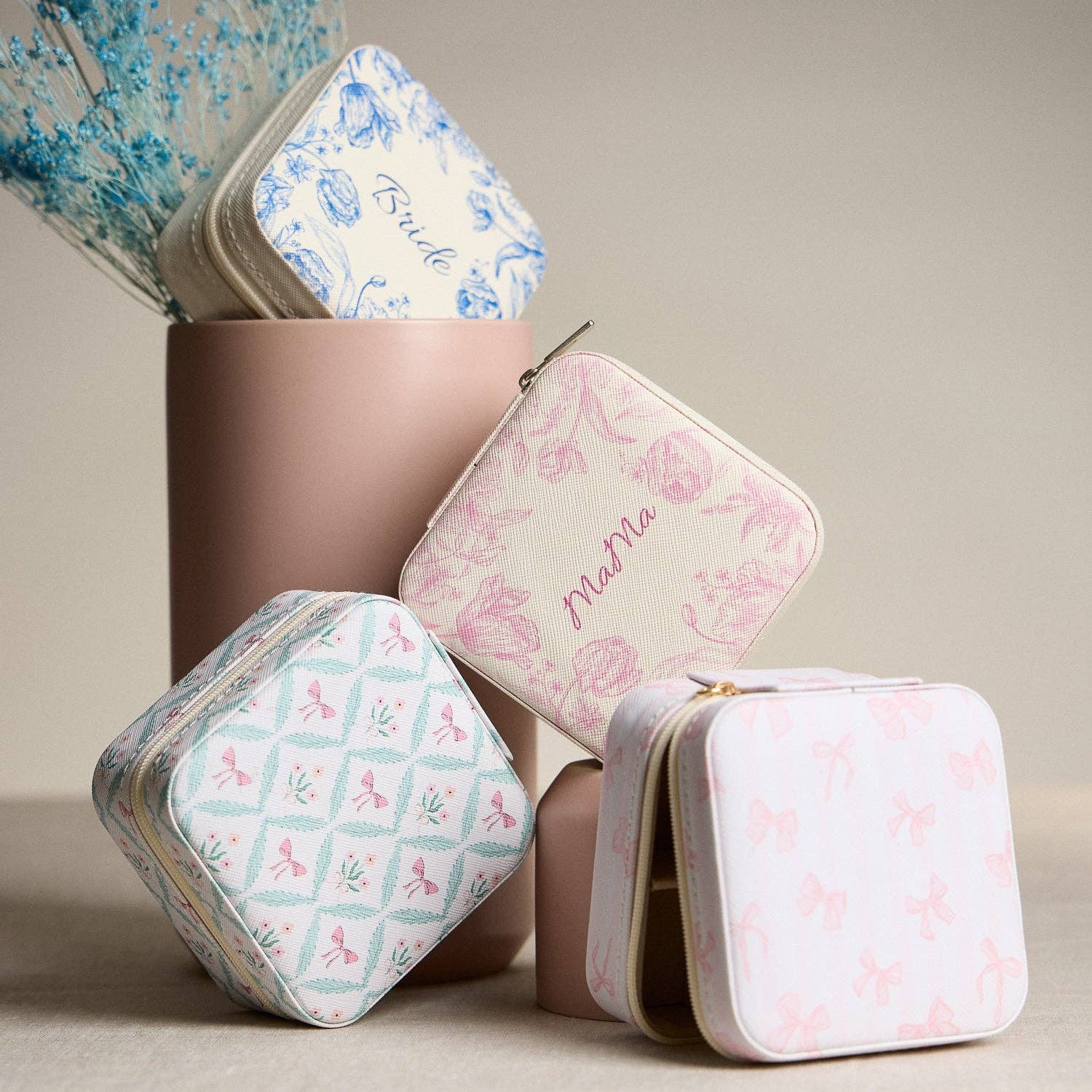 BL Caixa de Jóias Azul Floral com Laço Rosa - Tamanho de Viagem para venda a revendedores na Faire1