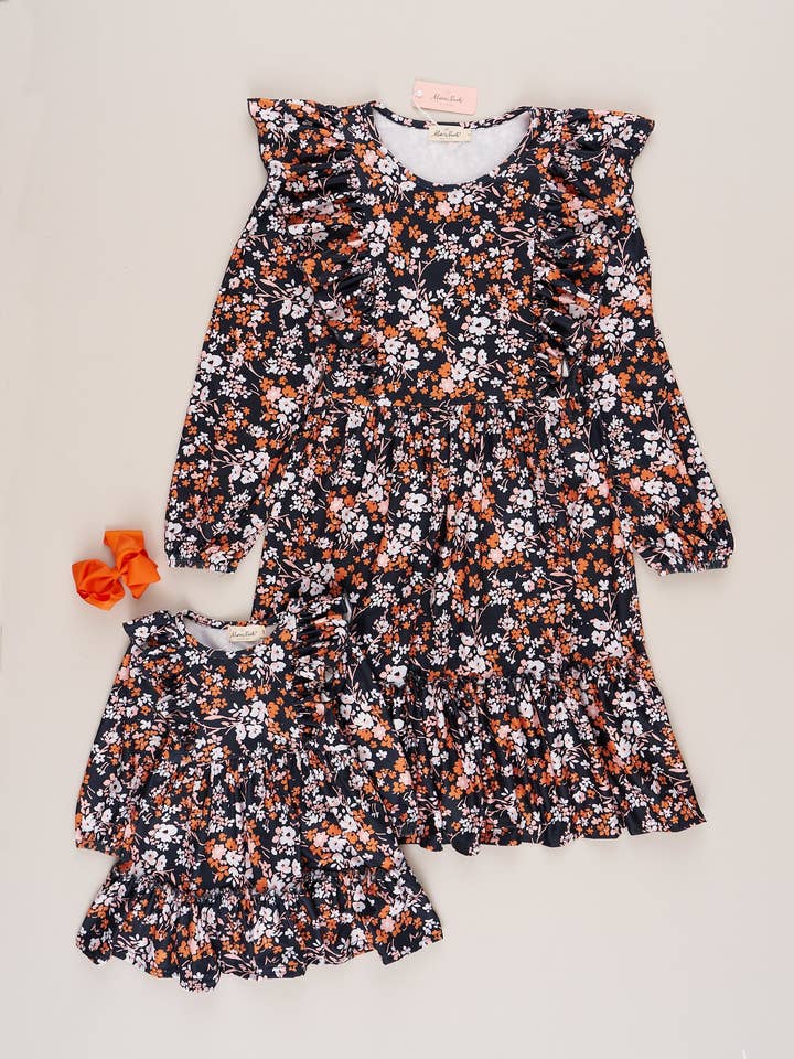 Mama & Ik Zwart & Brons Bloemen Ruffle Jurk voor wholesale door Marie Nicole Clothing