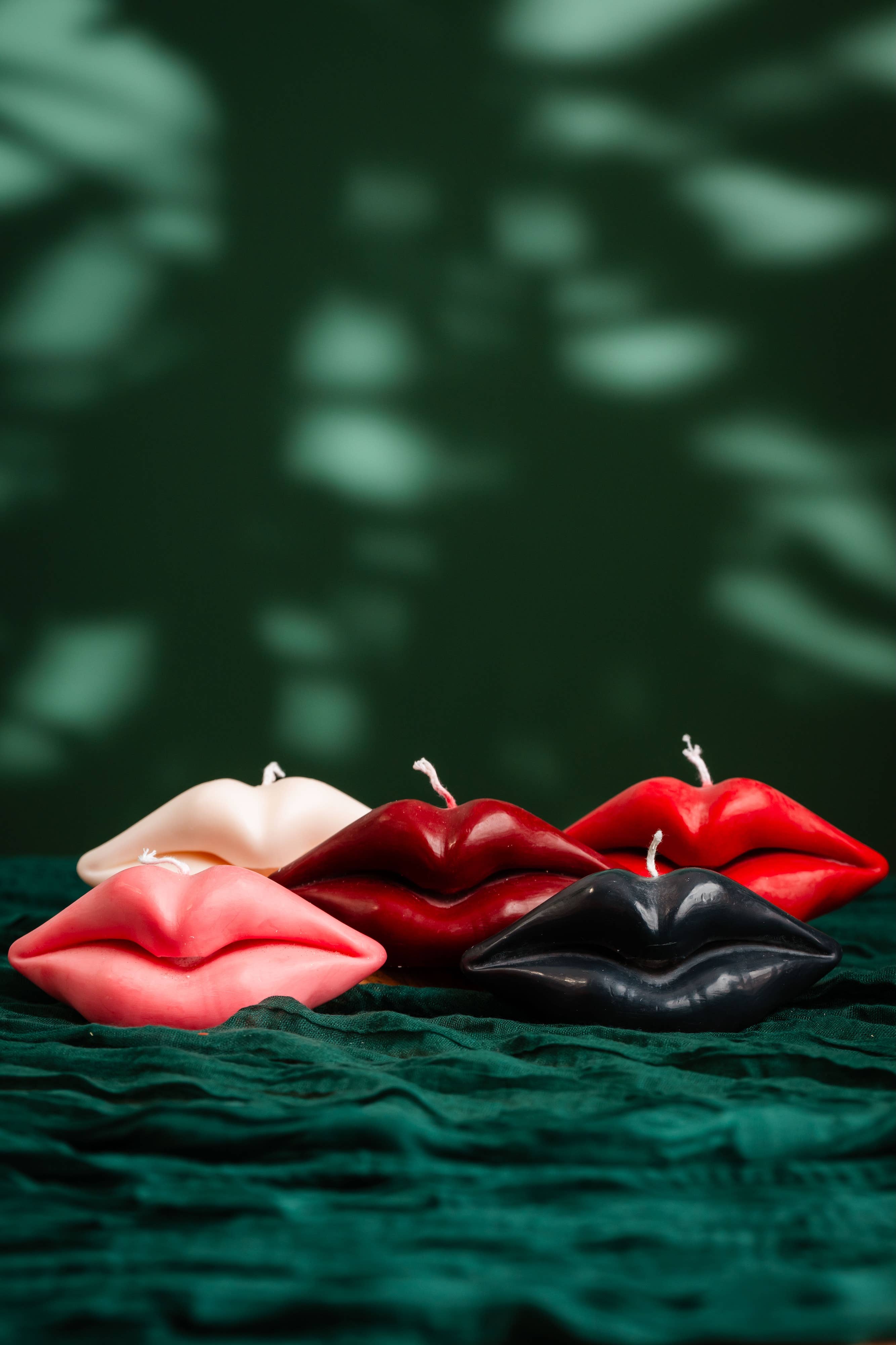 Allure CA - Wholesale Novelty Candle - Kissable Glow: Luxurious Lip-shaped Candle2