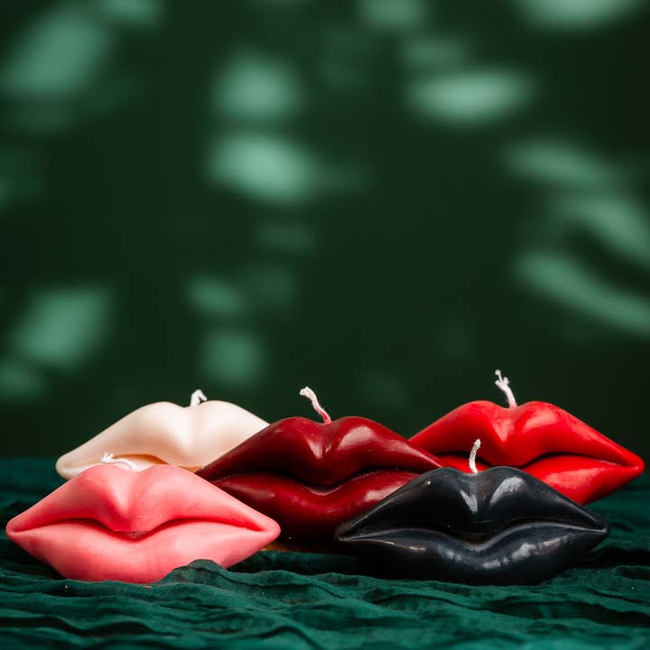 Allure CA - Wholesale Novelty Candle - Kissable Glow: Luxurious Lip-shaped Candle2