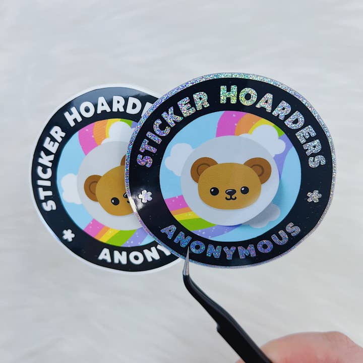 Sticker Hoarder Anonymous Vinyl Sticker Die Cut | Vælg din finish! for engroshandel hos The HoneyBShop
