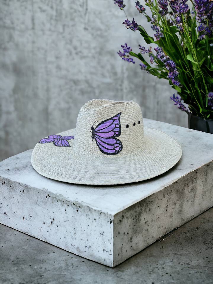 Cappello in paglia di palma dipinto a farfalla per la vendita all'ingrosso da parte di Bella Soul
