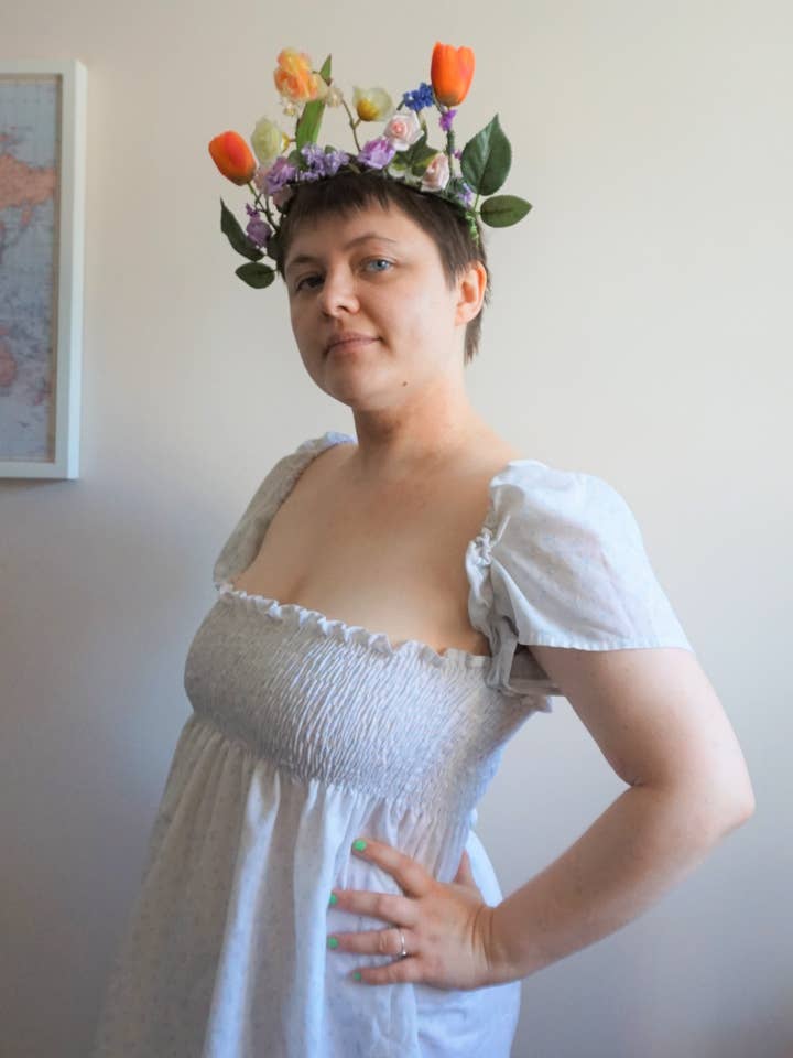 Blouse froncée en coton blanc retravaillé pour la vente par Charlotte Vinsen