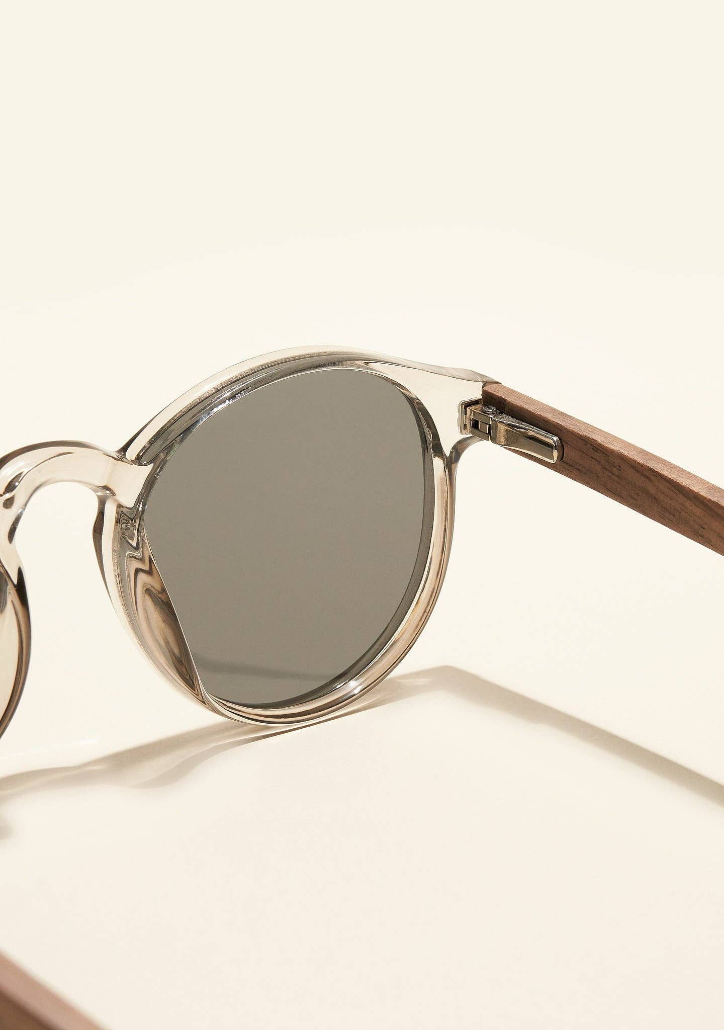 VEYAN - Wholesale Sunglasses - Women's - HANGER11