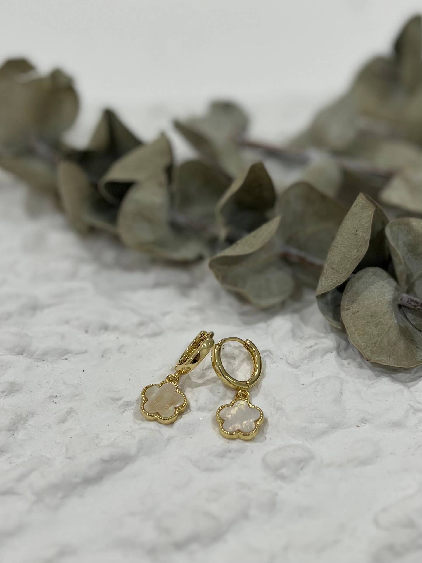 White Leaf – wholesale Huggie earrings – 5 Petal Flower Huggie Earring in Mother of Pearl2