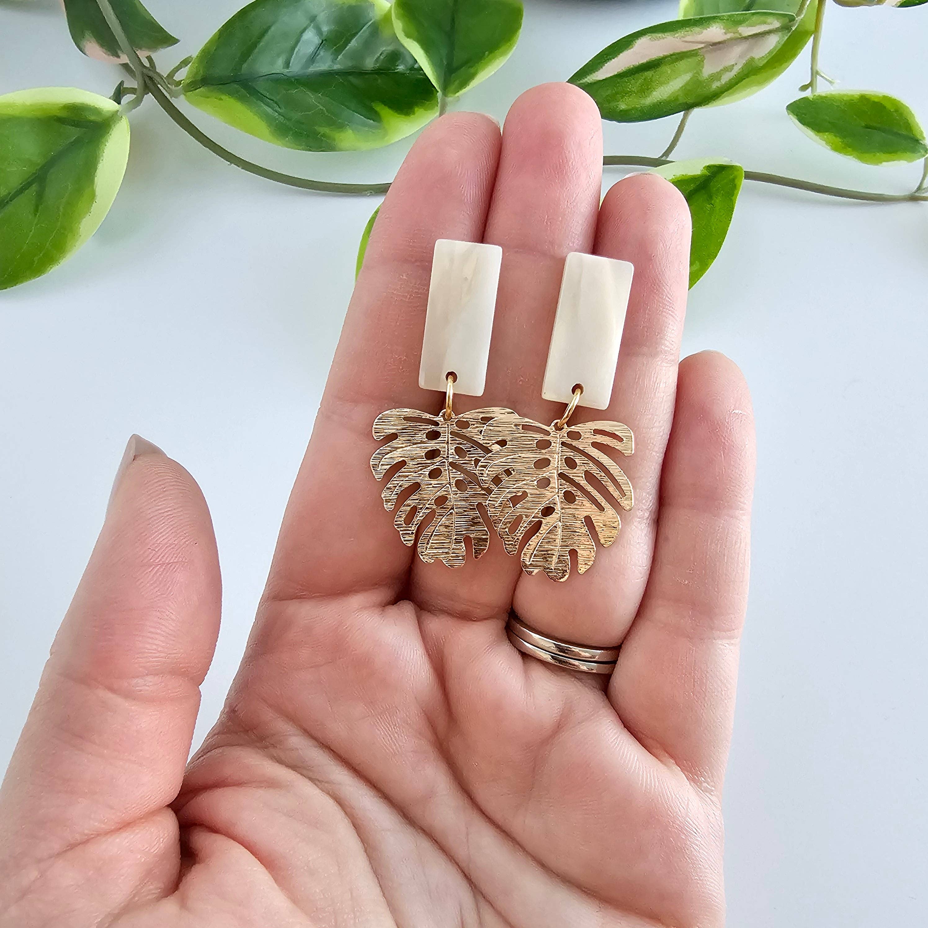 Spiffy & Splendid - Wholesale Dangle Earrings - Mini Belize Earrings - Ivory // Resort, Plant, Jewelry15