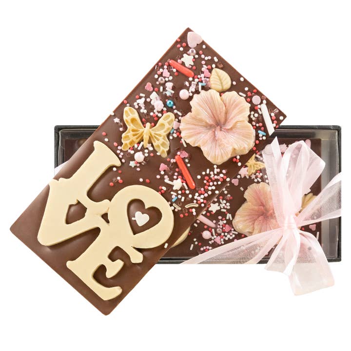 Milk chocolate red love bar 120g for wholesale by The Belgian Chocolate Makers