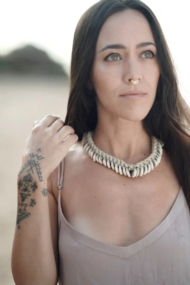 Bonisita – Engroshandel Perlehalskæde – Vintage halskæde med cowrie-skjell fra Papua7