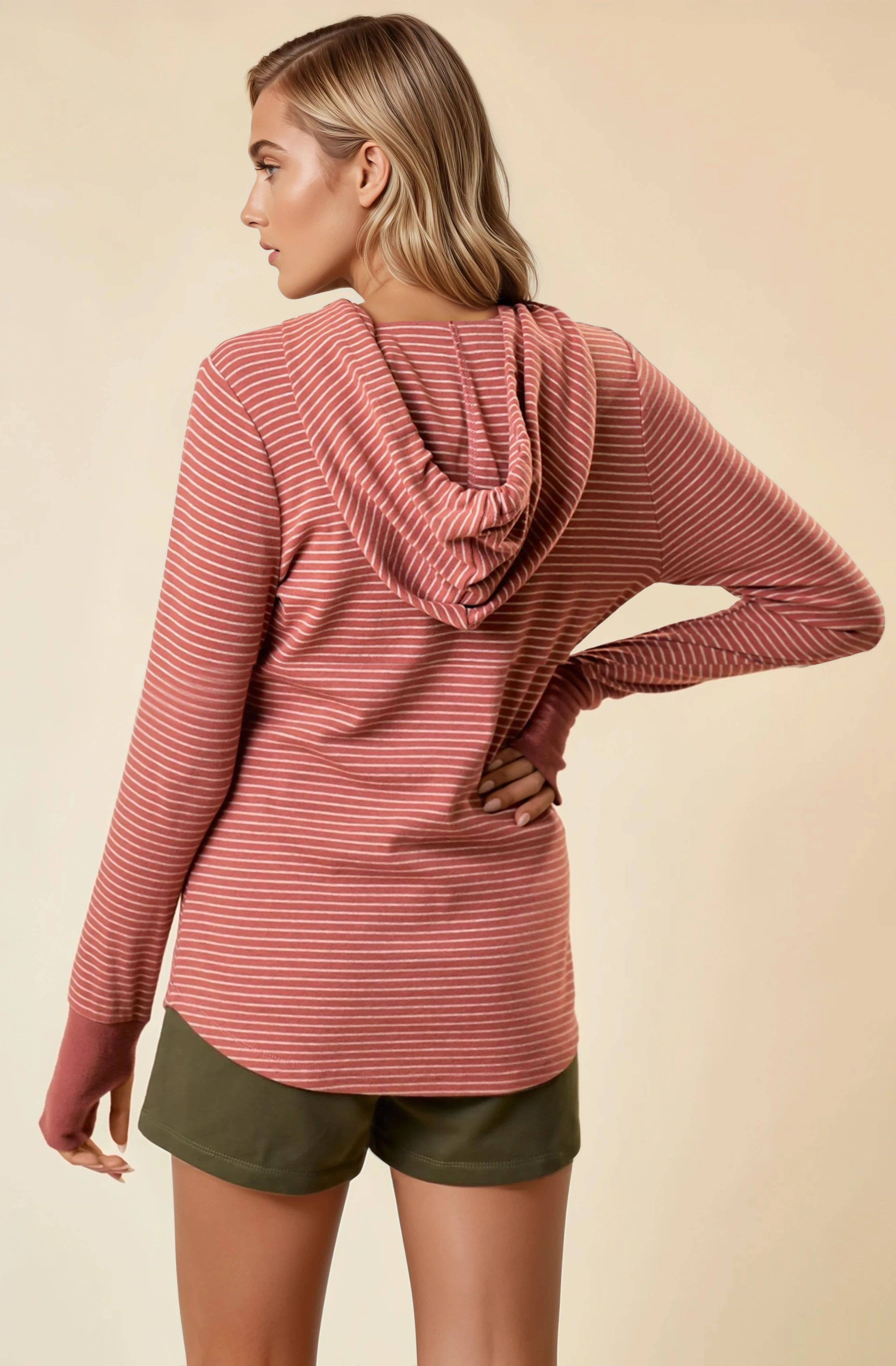 Doe and Rae – Engroshandel Hoodie – Kvinder – HENLEY RIBBET HÆTTE TOP - 43325T3